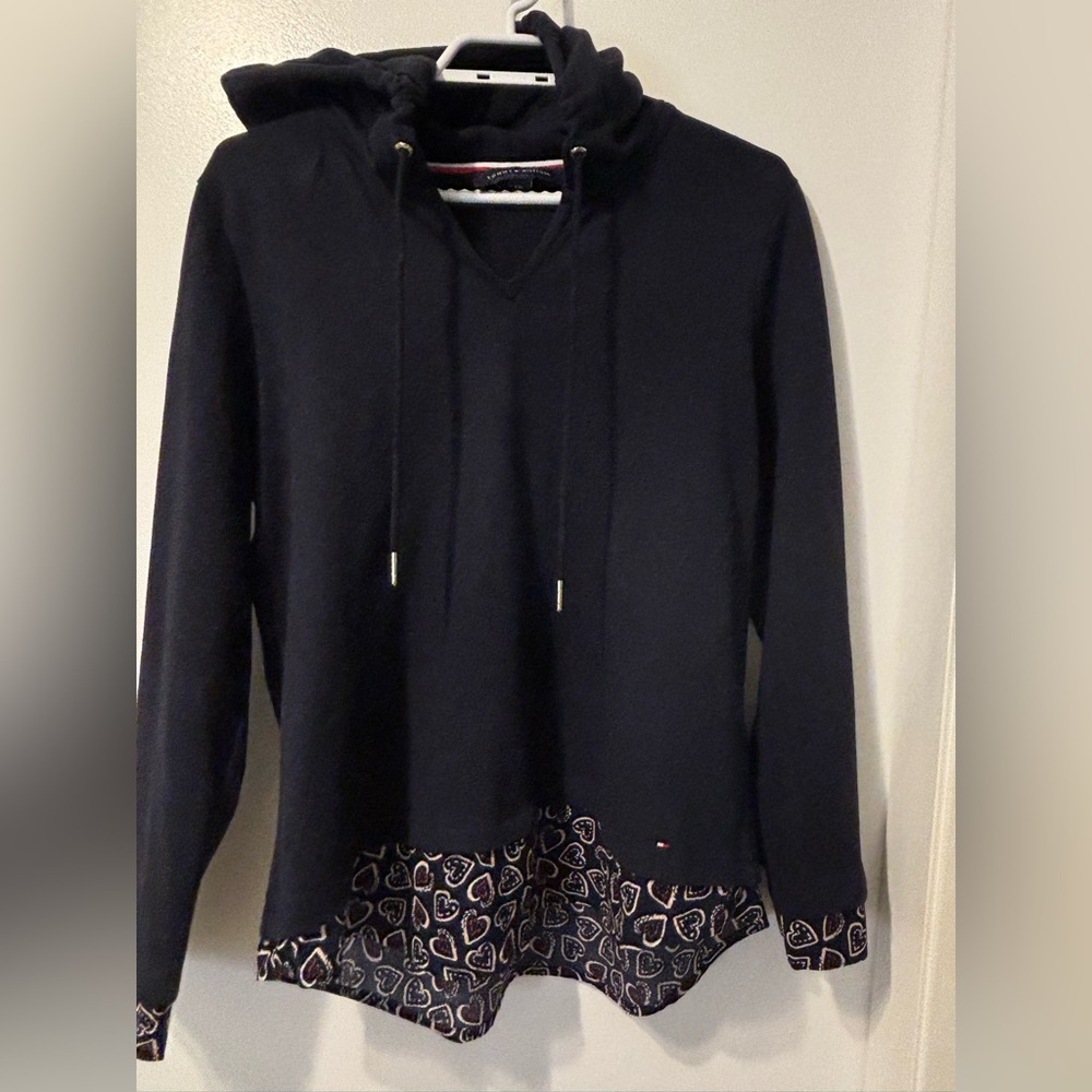 Tommy Hilfiger Navy Blue Hoodie with Patterned Hem